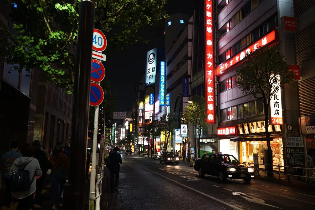ホテルバリアンリゾート新宿フォレスト店へのアクセス方法（区役所通り）