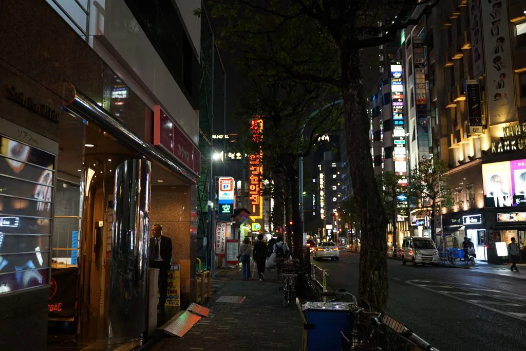 ホテルバリアンリゾート新宿フォレスト店へのアクセス方法（新宿バッティングセンター)